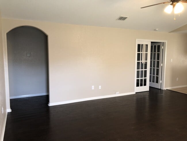 Building Photo - "Hard to Find" Roomy 1-story in Luckey Ran...