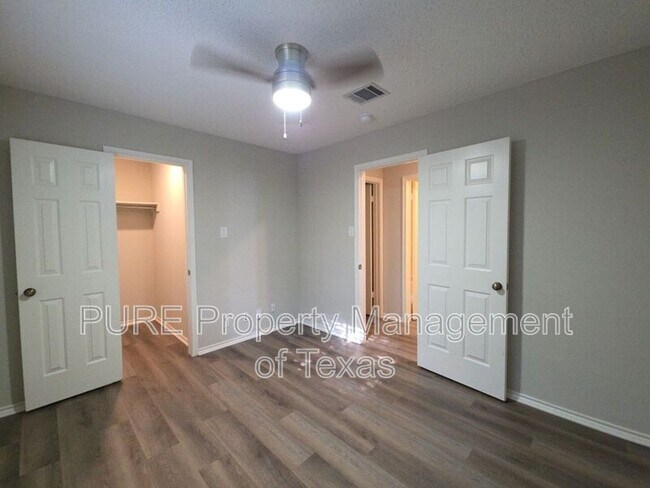 Building Photo - 1406 Bullhill Cove