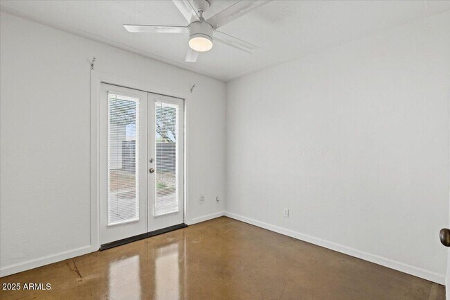 Building Photo - 2408 W Weldon Ave