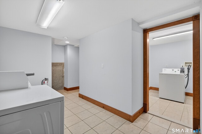 Building Photo - 245 Edwards St