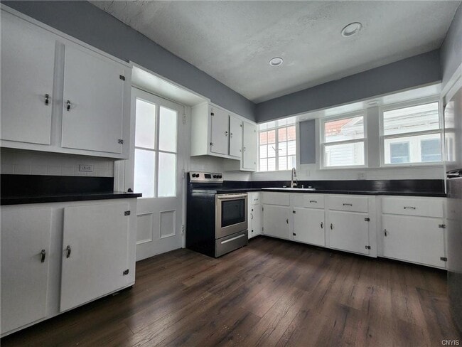 Building Photo - 218 S Pleasant St