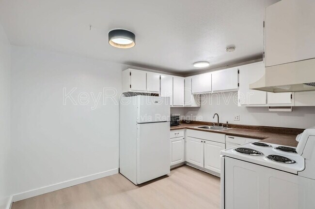 Building Photo - 65 N Clarkson St