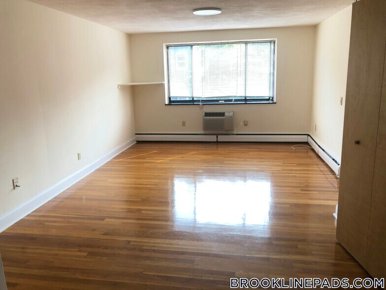 Building Photo - 222 Babcock St