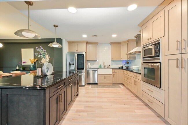 Building Photo - 207 Shearwater Ct W