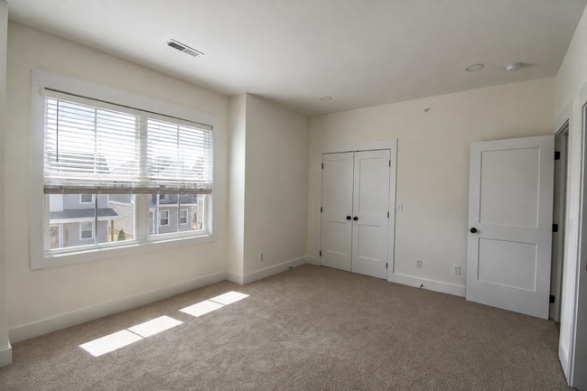Building Photo - 1355 Belfair St