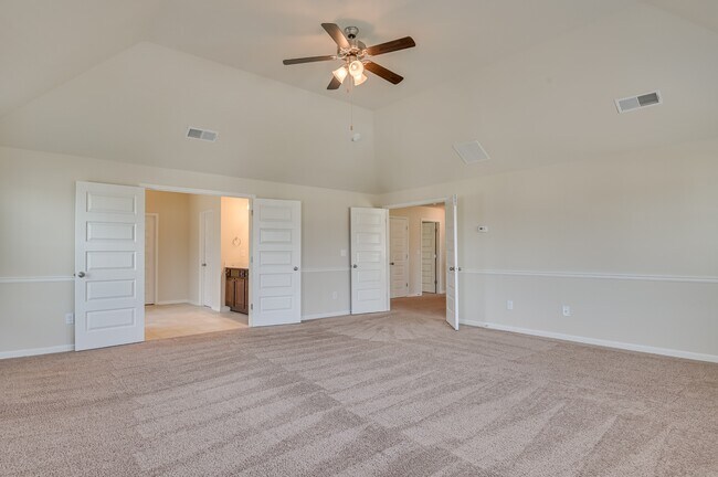 Building Photo - 5014 Vine Ln