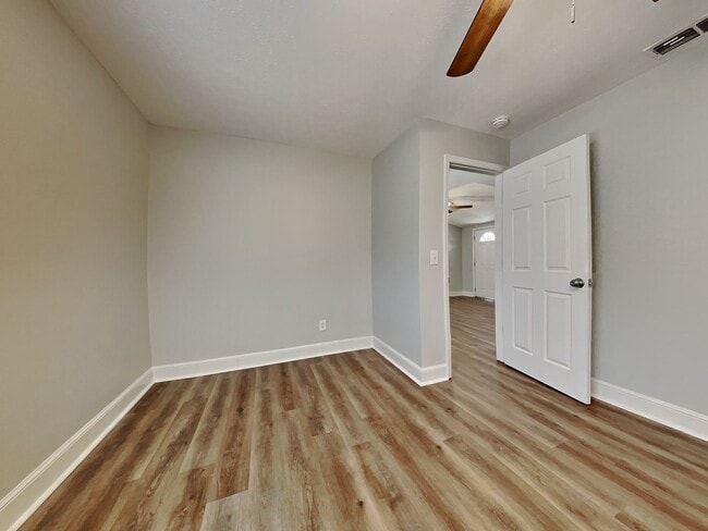 Building Photo - Beautiful 3 Beds 2 Baths Home in East Tampa!