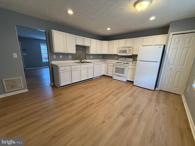 Building Photo - 10500 Boxmeer Ct