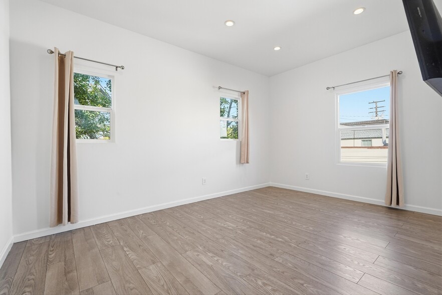 Building Photo - 455 S Rexford Dr