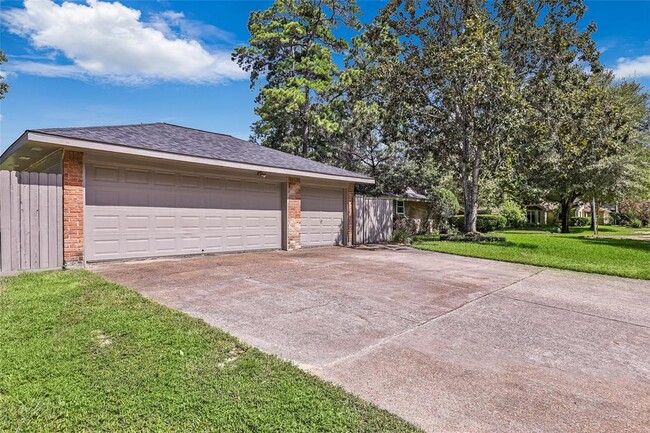 Building Photo - 7703 Pine Cup Dr
