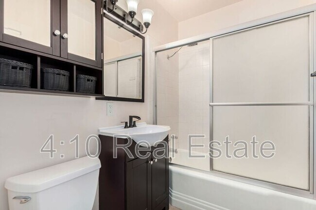 Building Photo - 208 W Glenrosa Ave