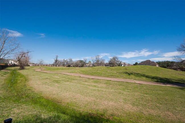 Building Photo - 2014 Ridge Wood Ln