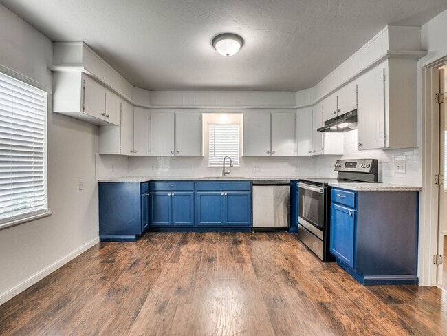 Building Photo - 4 bedroom 2 bath home in Shawnee!