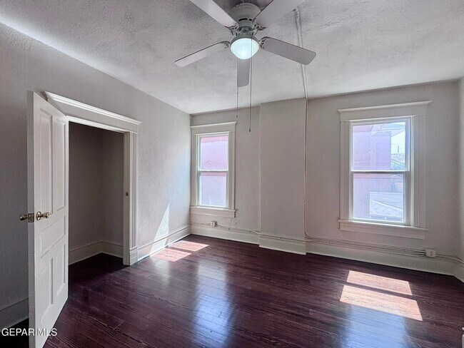 Building Photo - 215 W Rio Grande Ave