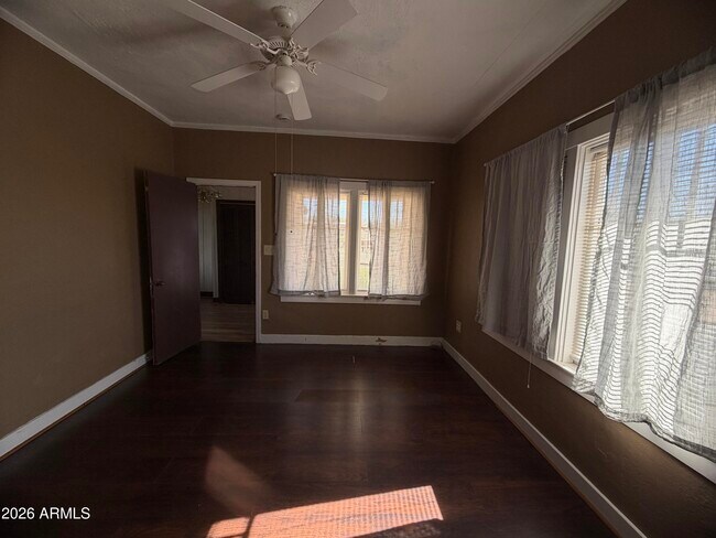 Building Photo - 1328 E Maddock Rd