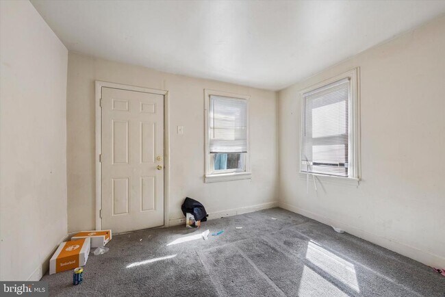 Building Photo - 13 E 21st St