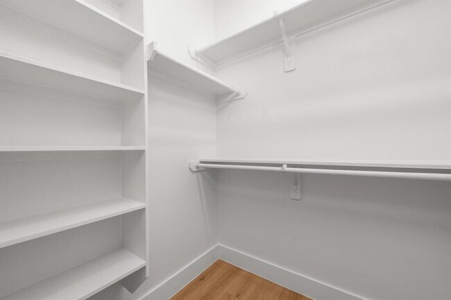 Building Photo - 1805 Sakowitz St