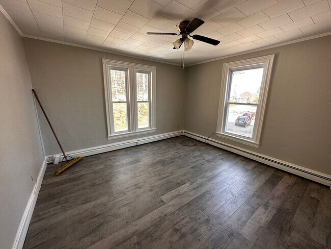 Building Photo - 24 W High St