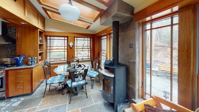 Building Photo - 144 Sawkill Ave