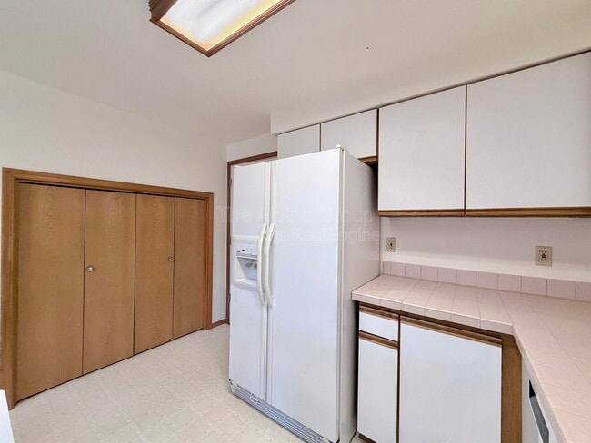 Building Photo - 719 SW Backcourt Pl