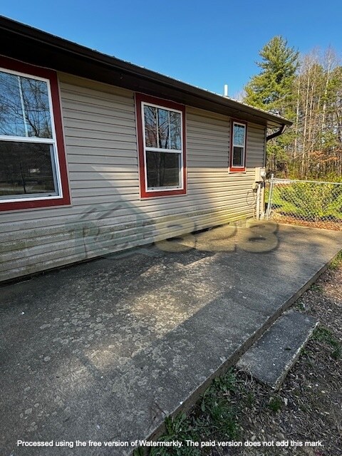 Building Photo - 726 Brookside Camp Rd