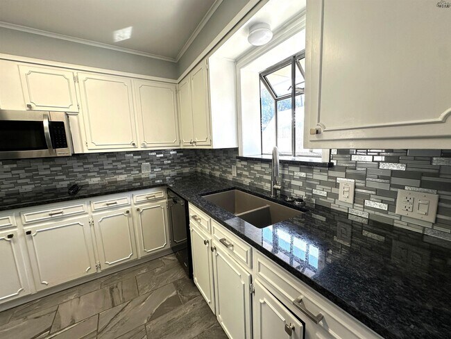 Building Photo - 4513 Martinique