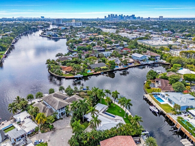 Building Photo - 1725 NE 23rd Ave