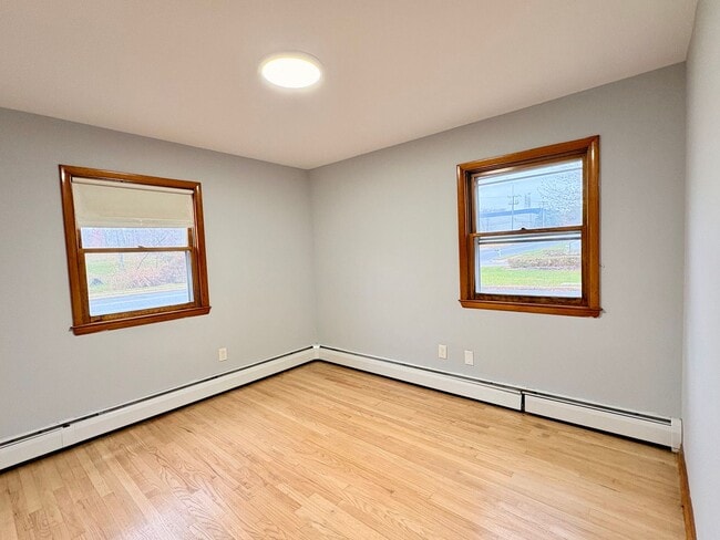 Building Photo - Sprawling Brick Ranch with Huge Lot & Garage in Prime Nottingham Location