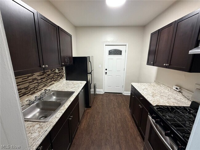 Building Photo - 3186 Euclid Heights Blvd