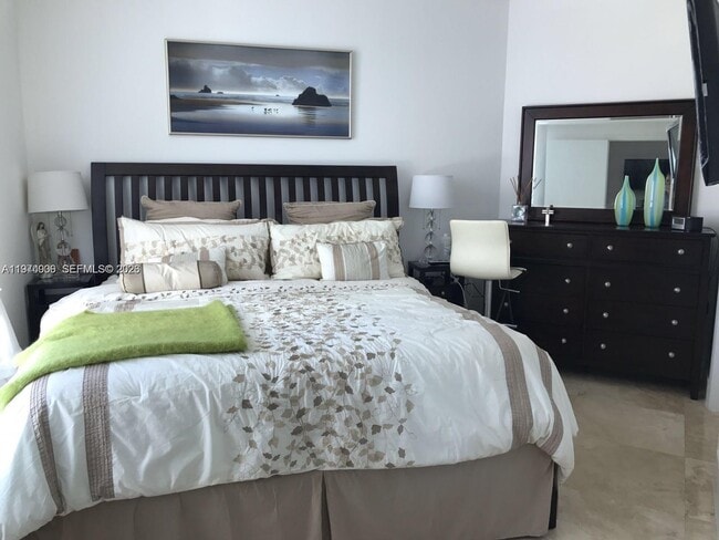 Building Photo - 350 S Miami Ave