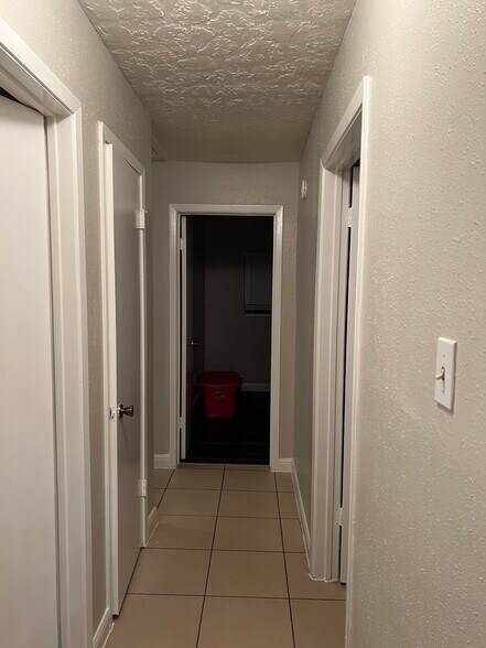 Building Photo - 10914 Clear Fork Dr