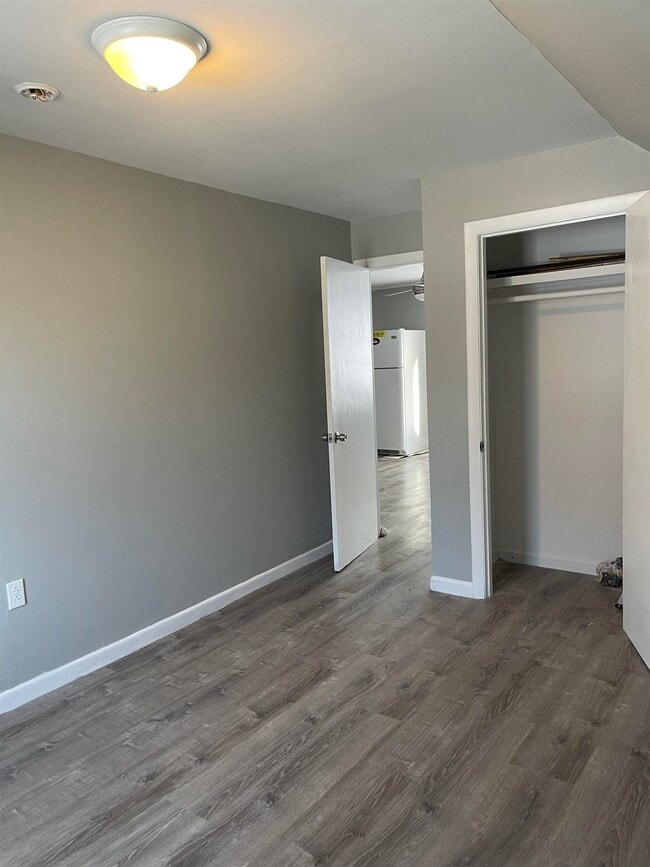 Building Photo - 81 Pine St