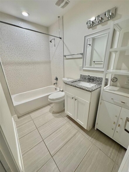 Building Photo - 935 La Posada Dr