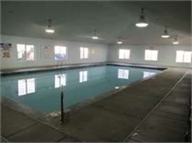 Building Photo - *Reduced price* End Unit Townhouse in Springville