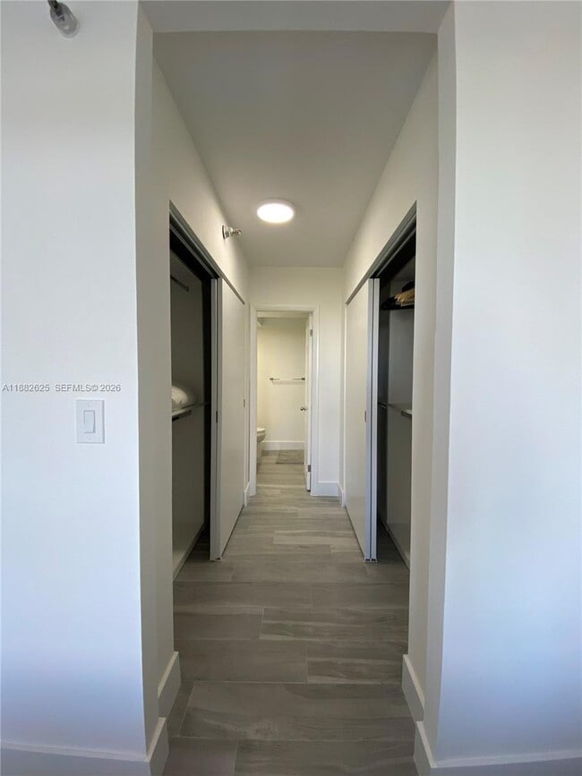 Building Photo - 20515 E Country Club Dr