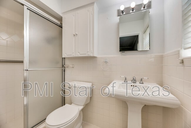 Building Photo - 11643 Rogue Way