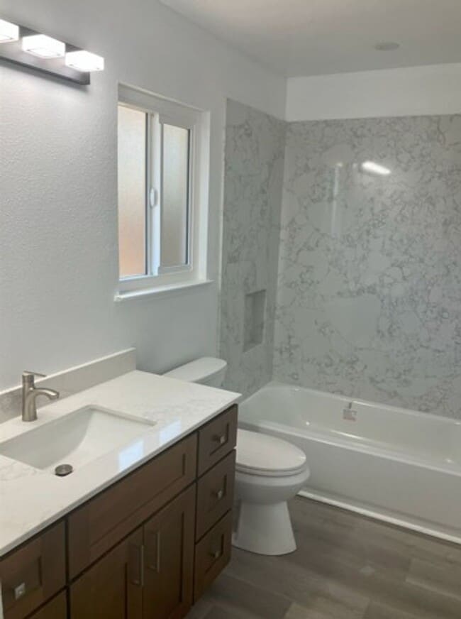 Building Photo - 3518 Woodglen Dr