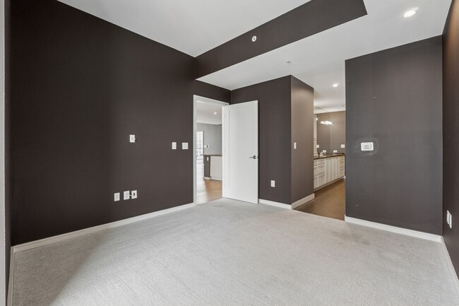 Building Photo - Luxury Living in Buckhead!