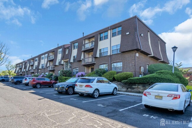 Building Photo - 812 Green Hollow Dr