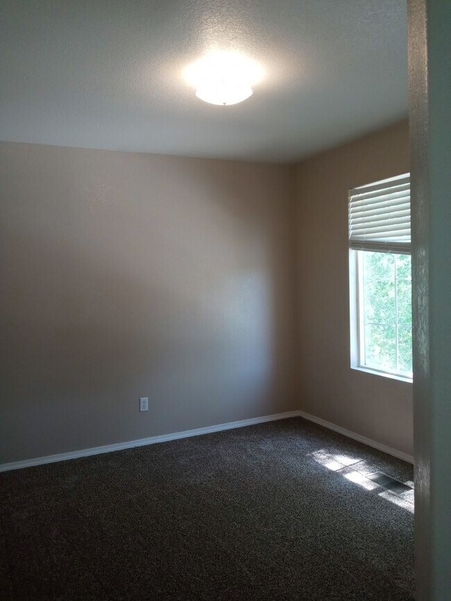 Building Photo - 9900 Sunshine Mesa Dr NW