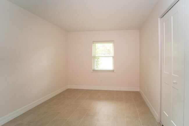 Building Photo - 22 1/2 Fancher Ct
