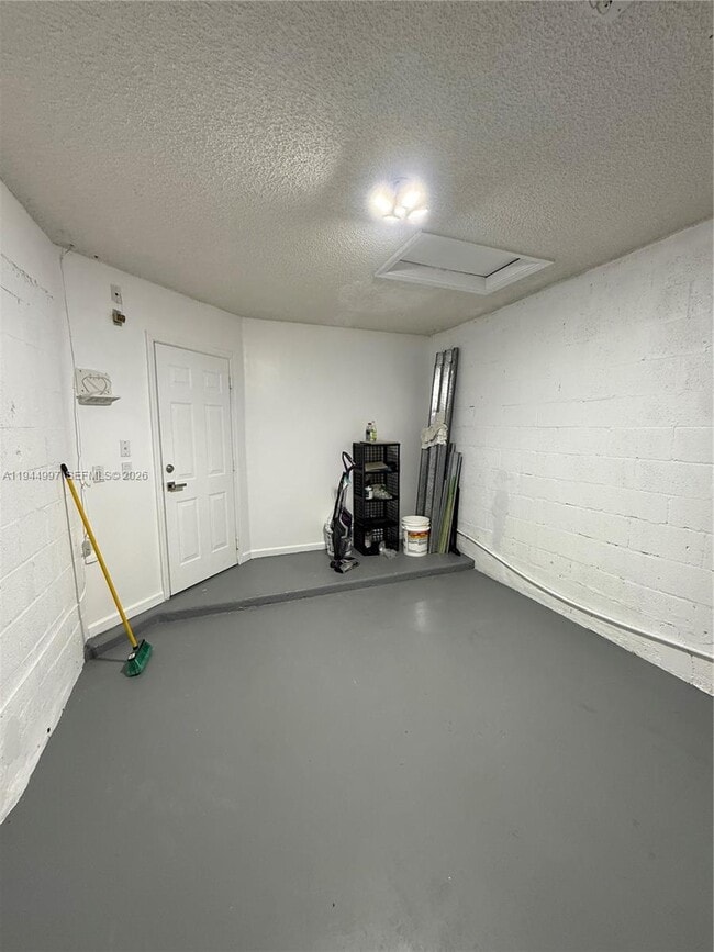 Building Photo - 973 Imperial Lake Rd