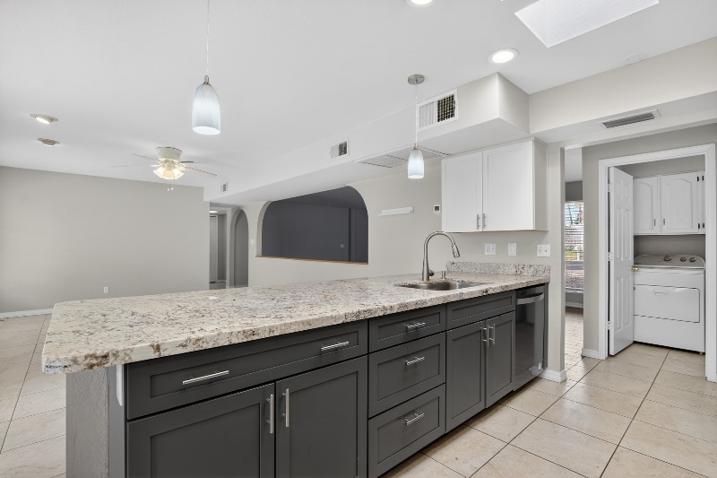 Building Photo - 6843 E Redfield Rd