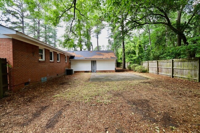 Building Photo - 807 N Guignard Dr