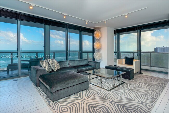 Building Photo - 2201 Collins Ave