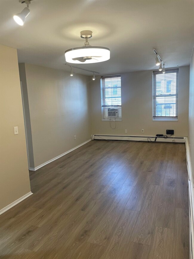 Building Photo - 787 Summit Ave