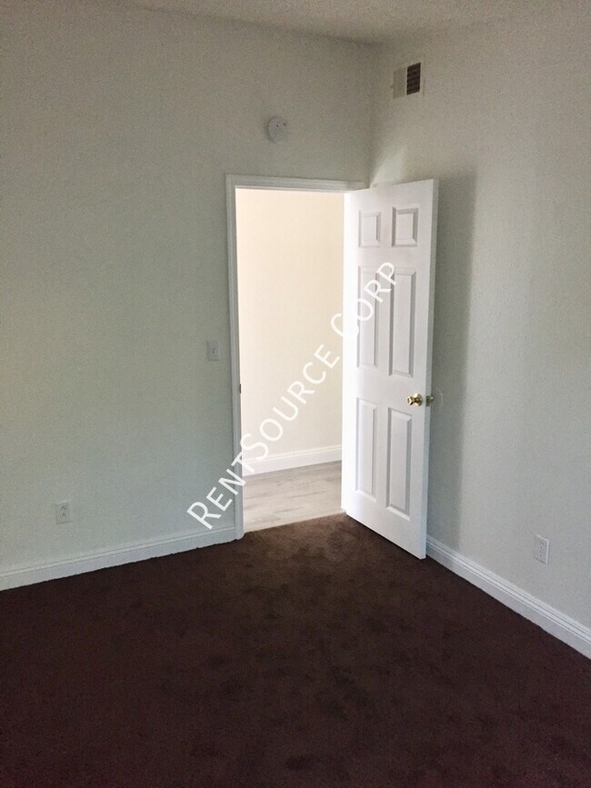 Building Photo - 44329 Gingham Ave