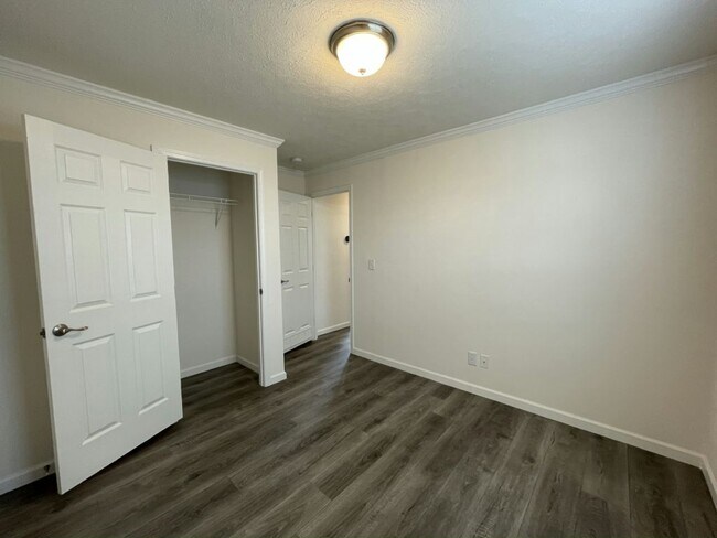 Building Photo - 491 Hillcrest Ln