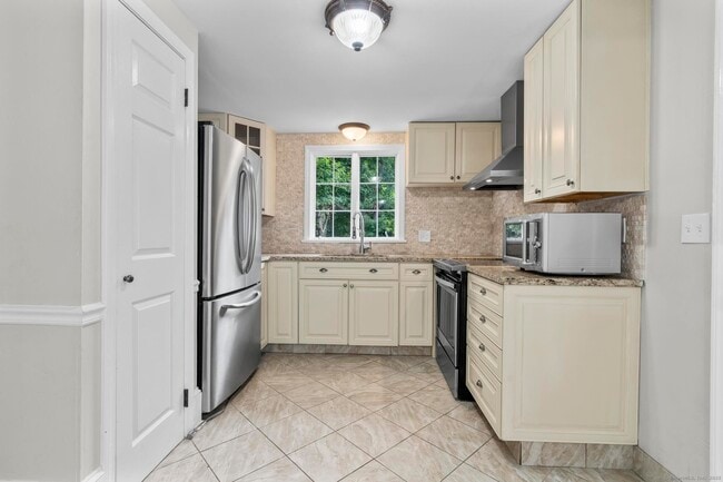 Building Photo - 286 Marlborough St