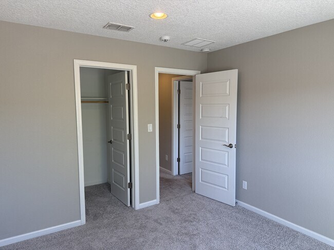 Building Photo - 6624 Yawkey Way NE